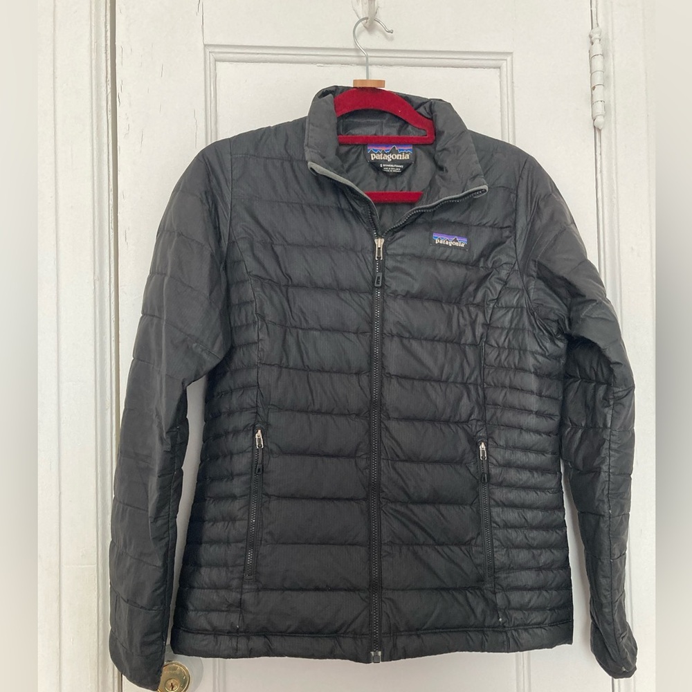 Patagonia Women's Black down puffer jacket lightweight small